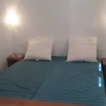 T2 avec piscine aux portes du vieux Fréjus et 5 mn de la plage *