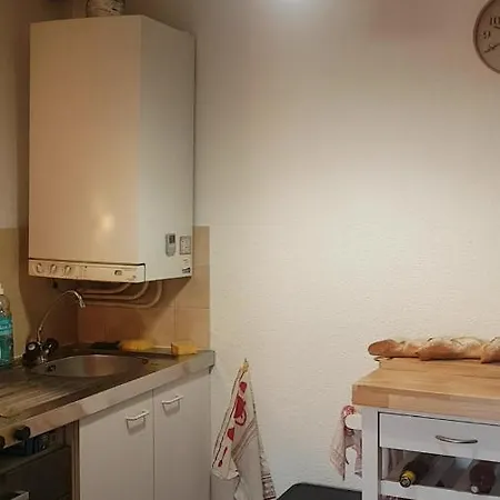 Apartment T2 Aux Portes Du Vieux Et 5 Mn De La *