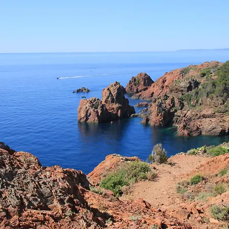T2 avec piscine aux portes du vieux Fréjus et 5 mn de la plage Fréjus
