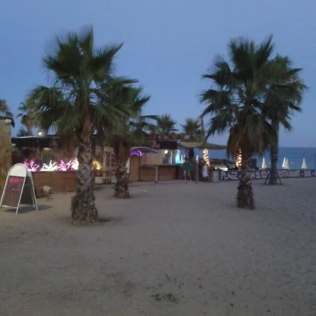 T2 avec piscine aux portes du vieux Fréjus et 5 mn de la plage * Fréjus